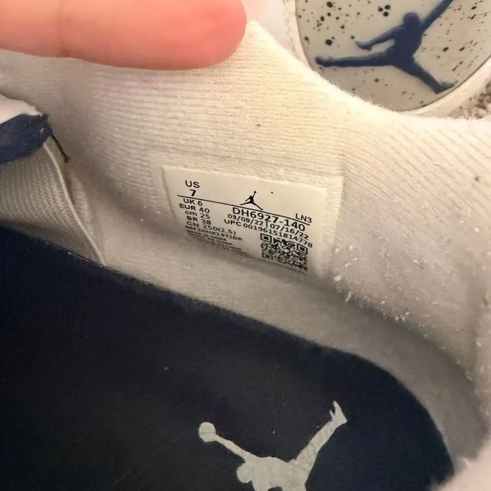Jordan Men's White and Cream Trainers